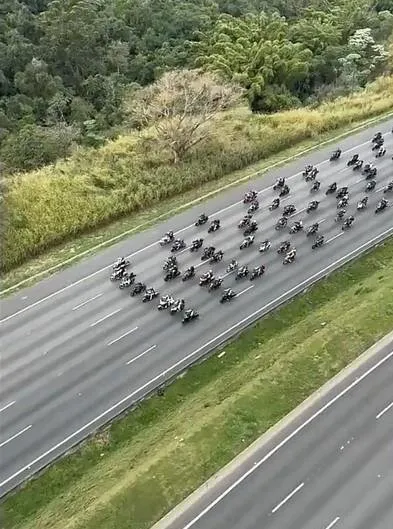 Vídeo de motociclistas no Brasil é usado falsamente como protesto contra muçulmanos nos EUA