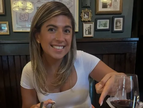 Brasileira avança para eleição geral e busca novo mandato como deputada em Massachusetts