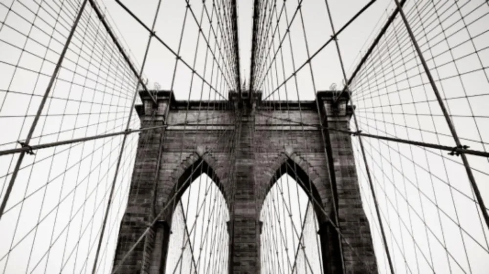 Homem é resgatado após incidente na Ponte do Brooklyn e acaba detido em Nova York