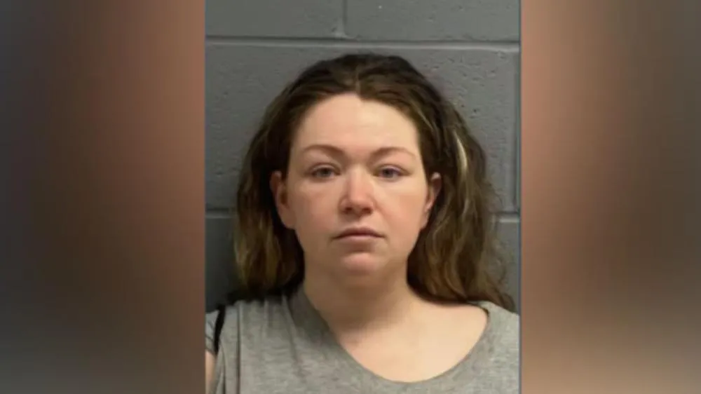 Mãe é presa em Massachusetts após bebê de 2 meses dar entrada em hospital com ferimentos