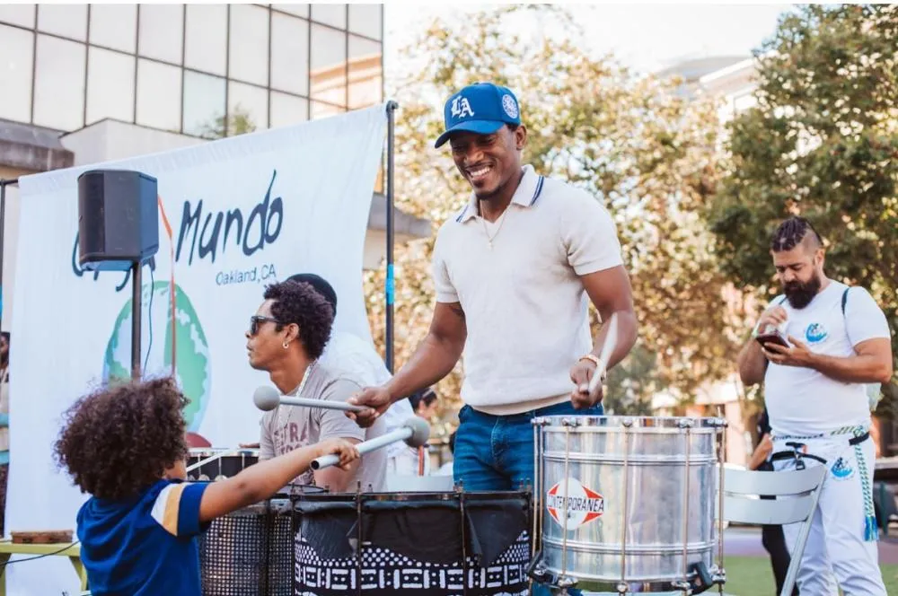 Brasileiro que trabalha com projeto cultural em Oakland completa oito meses preso pelo ICE 