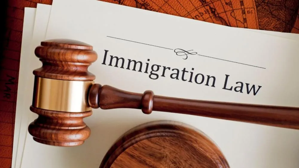 Mudança em programa federal para menores imigrantes enfrenta novo impasse nos EUA