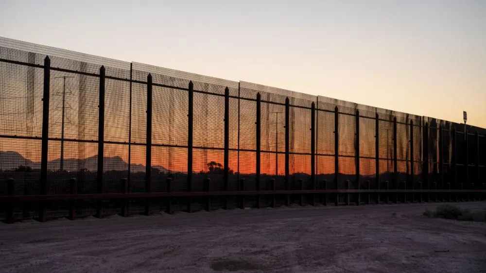 Fluxo migratório na fronteira dos EUA cai e governo reforça operações de fiscalização