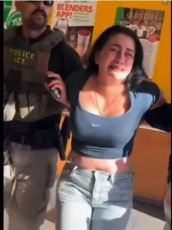 Mulher é detida por agentes de imigração dentro de estabelecimento comercial em Ventura, na Califórnia